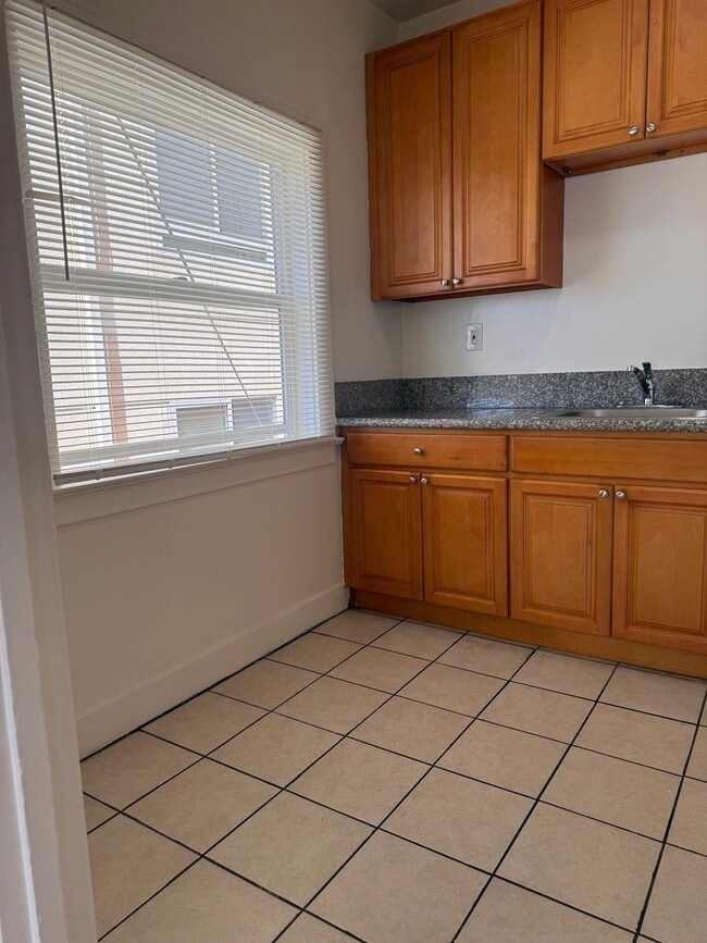 Photo - 984 S. Oxford Avenue,