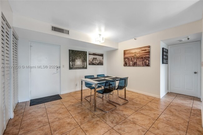 Photo - 290 174th St Unit 511