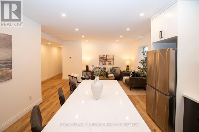 Photo - 425 Dundas St