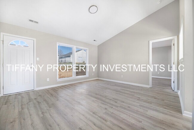 Photo - 2736 Fairstone Ave