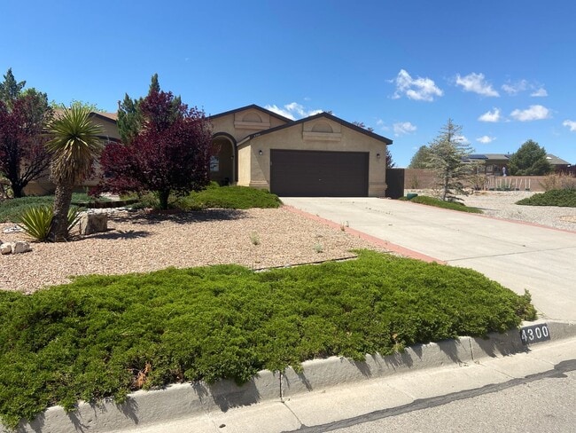 Building Photo - Rio Rancho 3 Bed 2 Bath