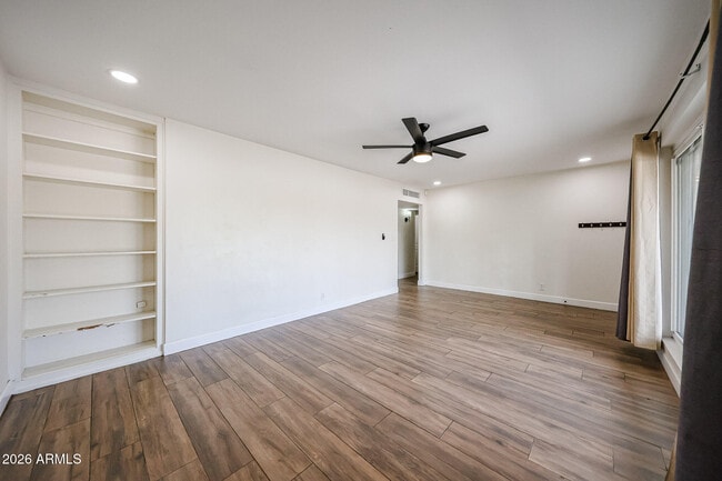 3813 W Meadowbrook Ave