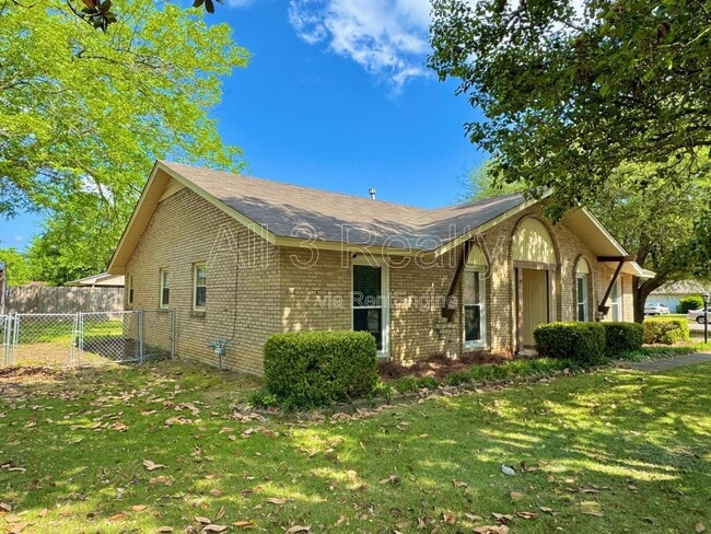 Photo - 2311 Cottingham Dr