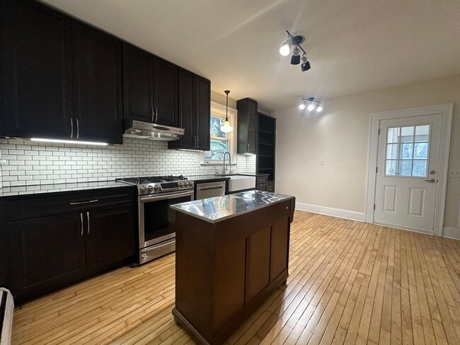 Photo - 959 Lawrence St