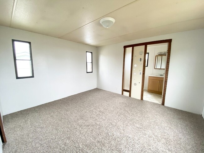 Photo - 784 S Sandy Hook Rd
