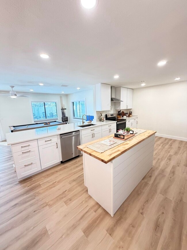 Photo - 948 Canal Cir
