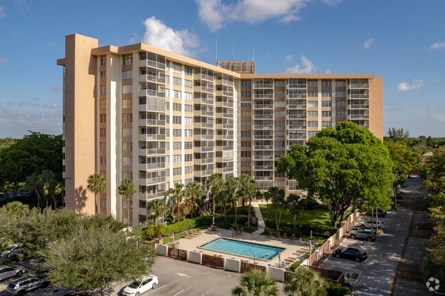 Country Club Tower - Country Club Tower