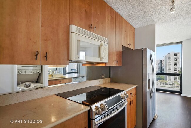 Photo - 1122 N Clark St Unit 1806