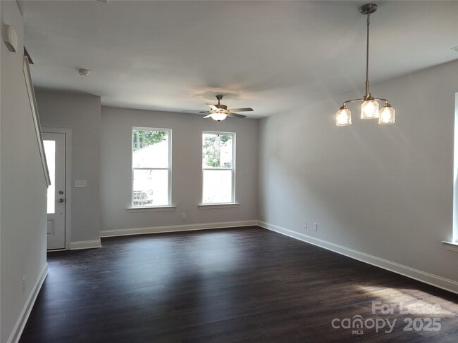 Photo - 811 Justice Ave