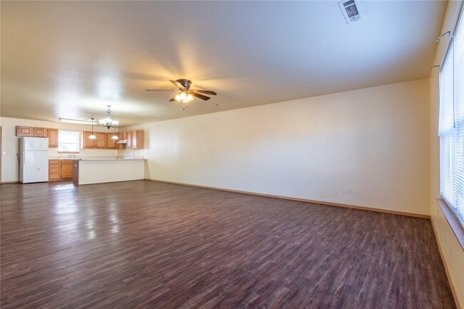 Photo - 210 Meadow Ct