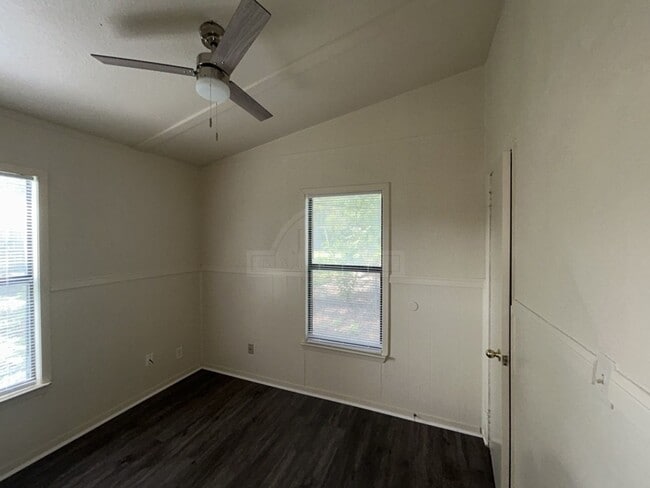 Photo - ***Two-Weeks Free Rent***910 Evergreen Str...