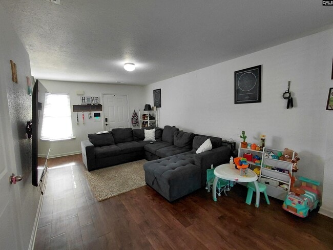 Photo - 836 Chariot Way