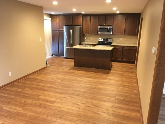 Photo - 16555 Dane Ct E