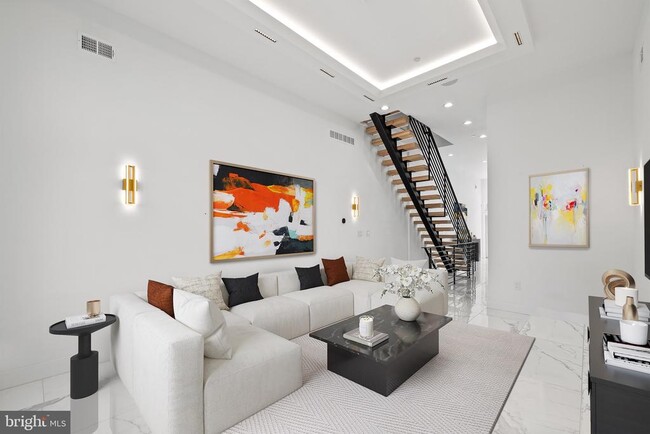 Photo - 2130 Spring St