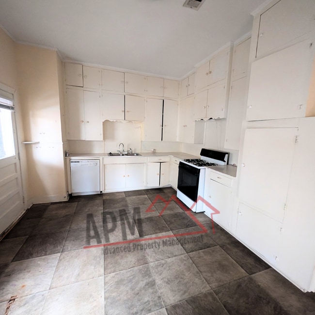 Photo - Charming  in Monroe's Garden District