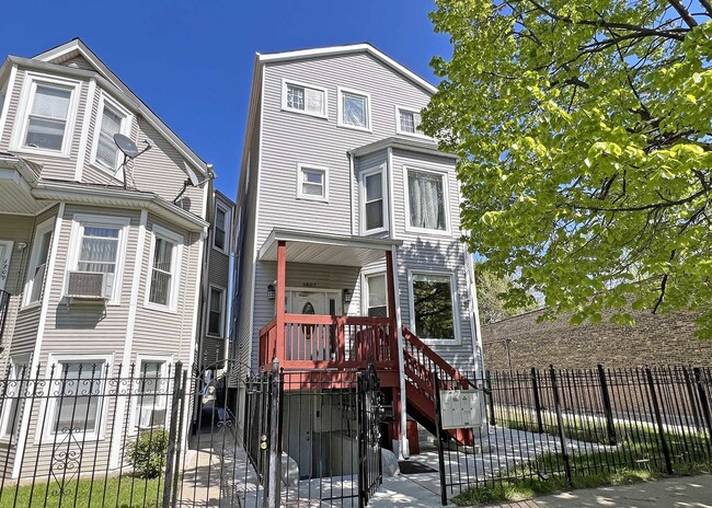 Building Photo - 1807 N Lawndale Ave Unit 3