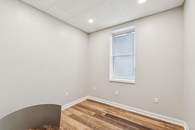 Photo - 2553 E Somerset St Unit 1R