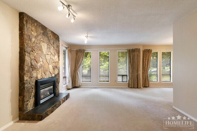 Photo - 3 Bed, 3 Bath Home for Rent in South Surrey! Unit House