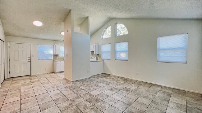 Building Photo - 8901 Pineridge Dr Unit B