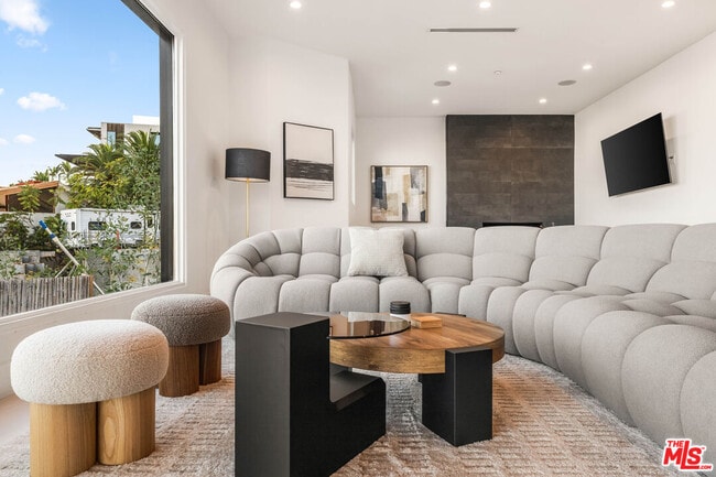 Photo - 8425 Hillside Ave