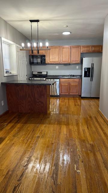 Photo - 5725 W Addison St