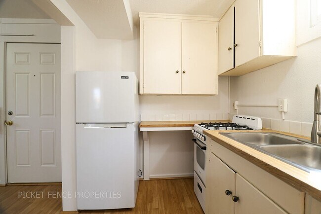 Photo - 1825 11th Ave Unidad 1825.5 11TH AVE