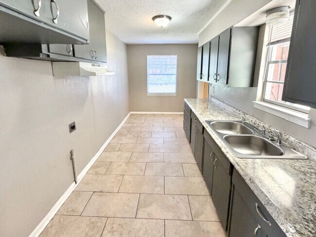 Photo - LochinvarDr5572 Unit 1