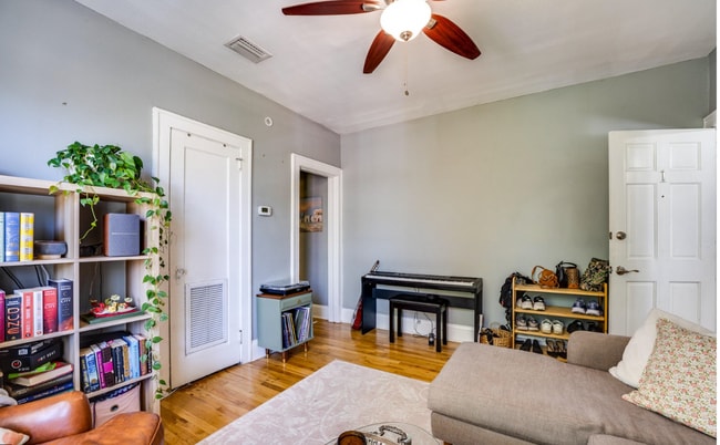 Photo - 2651 Dellwood Ave Unidad #1