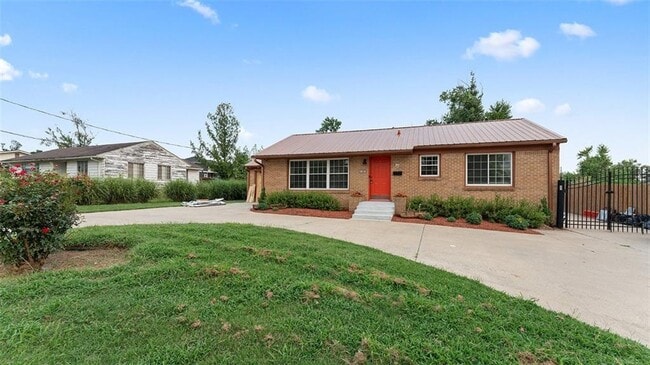 Photo - 1414 W Cypress St House