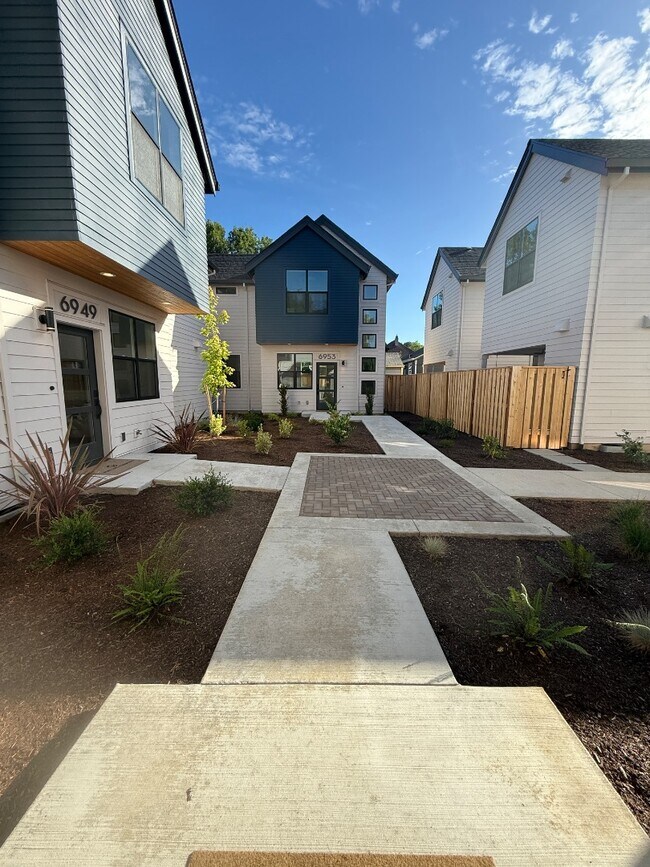 7313 N Willamette Blvd