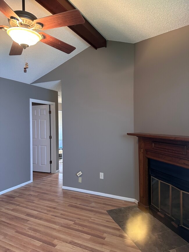 Building Photo - 5147 Berryville Ct Unit One