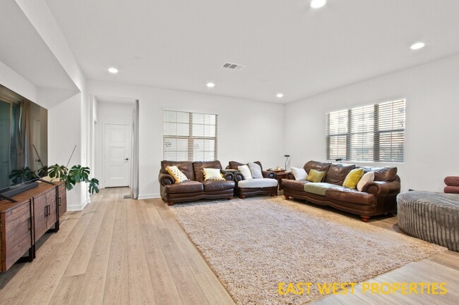 Photo - 140 Lantana Dr