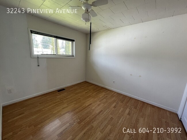 Photo - Bright 3 Bedroom Home with Large Shop!