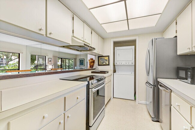 Photo - 11863 Wimbledon Cir Unit 426