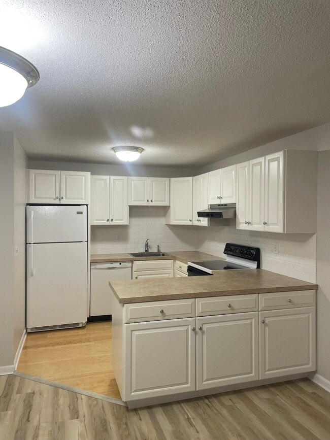 Photo - 2400 Harbor View Dr Unit 2400 harbor view dr