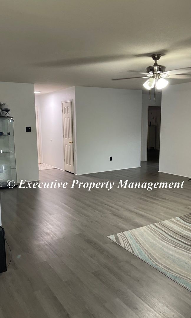 Photo - 208 Mesquite Cir