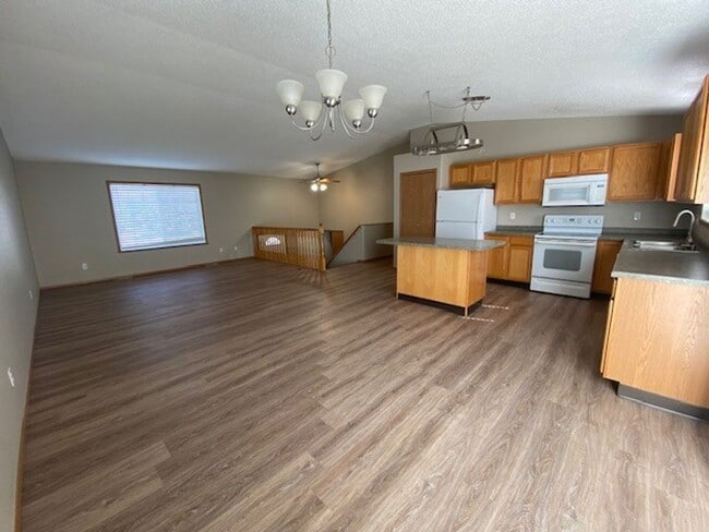 Photo - 6013 23rd St S