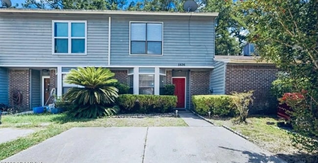 Building Photo - 2 Bedroom Townhome in Lexington Square