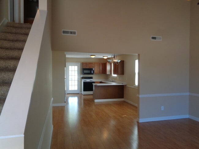 Building Photo - 2600 Sunflower St Rental