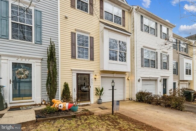 Photo - 2261 Forsythia Dr