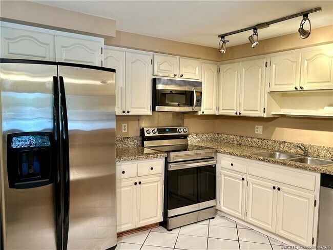Photo - 200 SE Four Winds Dr Unit 210