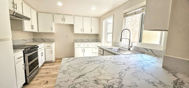 Gorgeous Remodeled 3bed 3bath 2 car garage... - Gorgeous Remodeled 3bed 3bath 2 car garage...