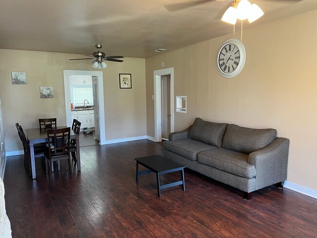 Photo - 915 E Highland Blvd Casa