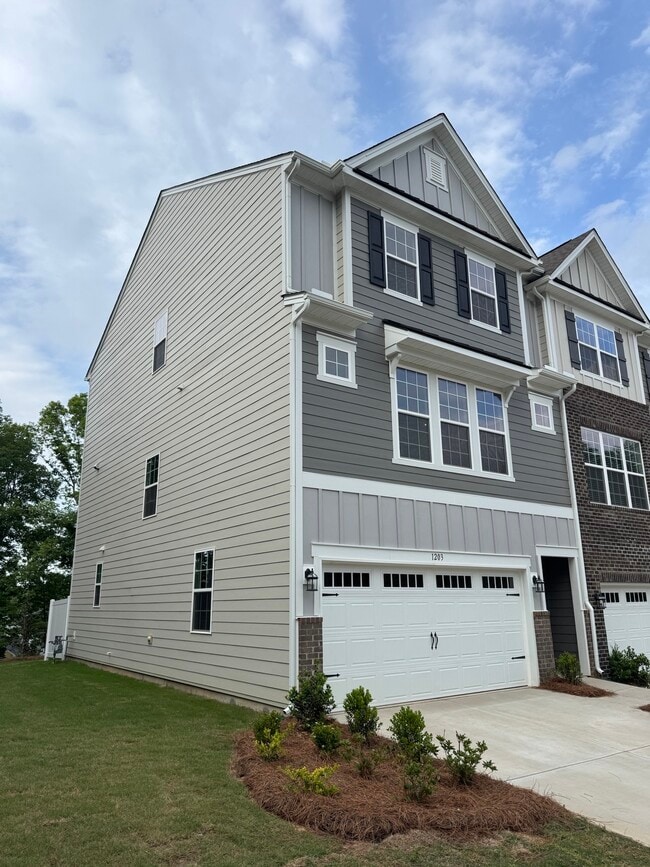Building Photo - 1203 Mary Jane Ave