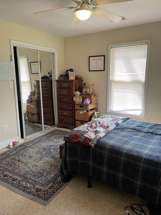 Photo - Spacious 3 bed 2 bath house!
