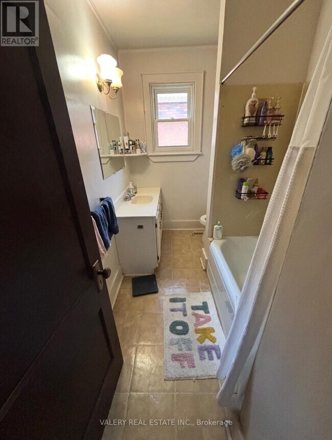 Photo - 317 Victoria St