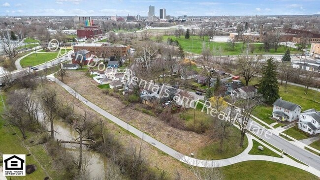 Photo - 2144 Edgehill Ave Unit B