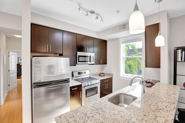 Photo - 1832 18th St NW Unidad ID1011222P