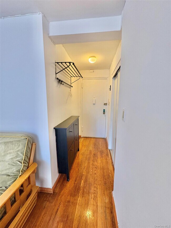 Photo - 67-50 Thornton Pl Unidad 2U