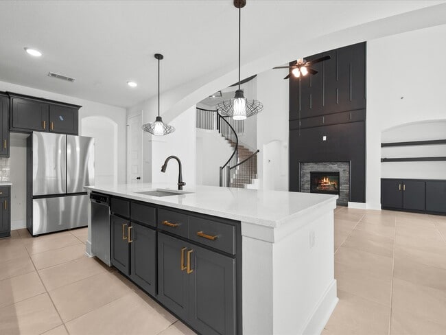 1911 Golden Leaf Dr